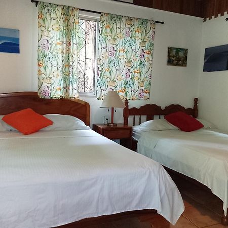 Mal Pais Surf Camp Hotel Playa Santa Teresa  Eksteriør billede