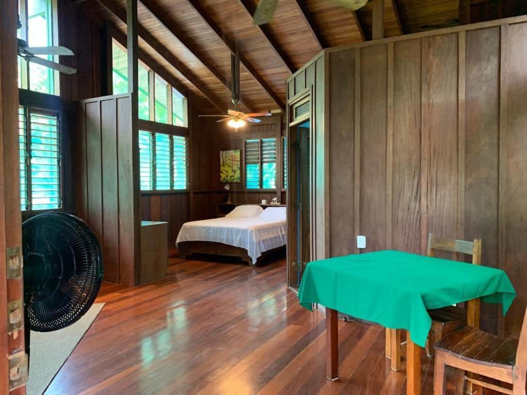 Mal Pais Surf Camp Hotel Playa Santa Teresa  Værelse billede