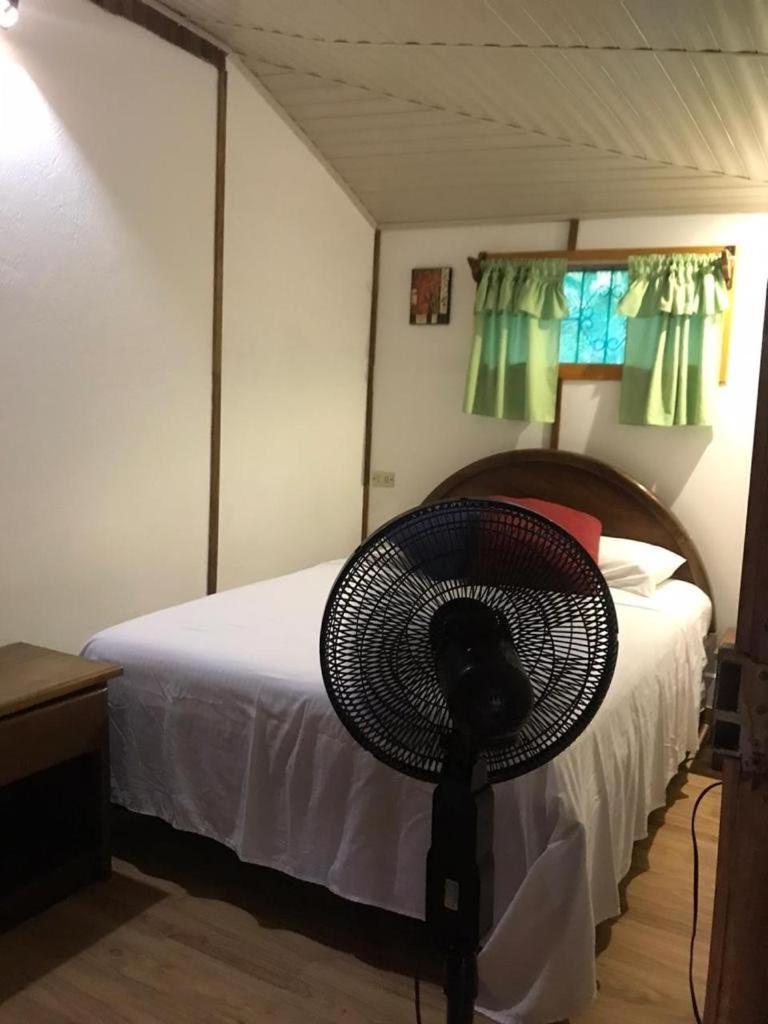 Mal Pais Surf Camp Hotel Playa Santa Teresa  Eksteriør billede
