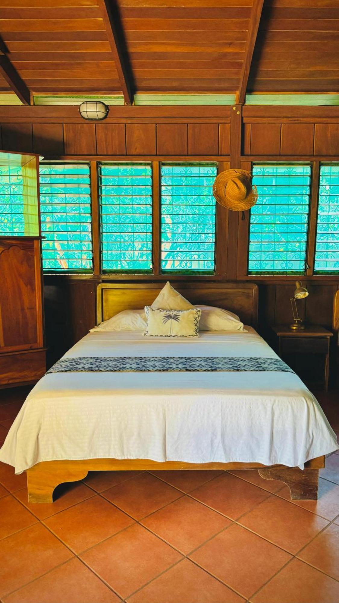 Mal Pais Surf Camp Hotel Playa Santa Teresa  Eksteriør billede