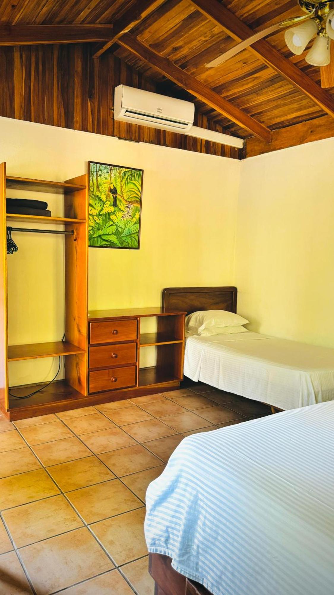 Mal Pais Surf Camp Hotel Playa Santa Teresa  Eksteriør billede