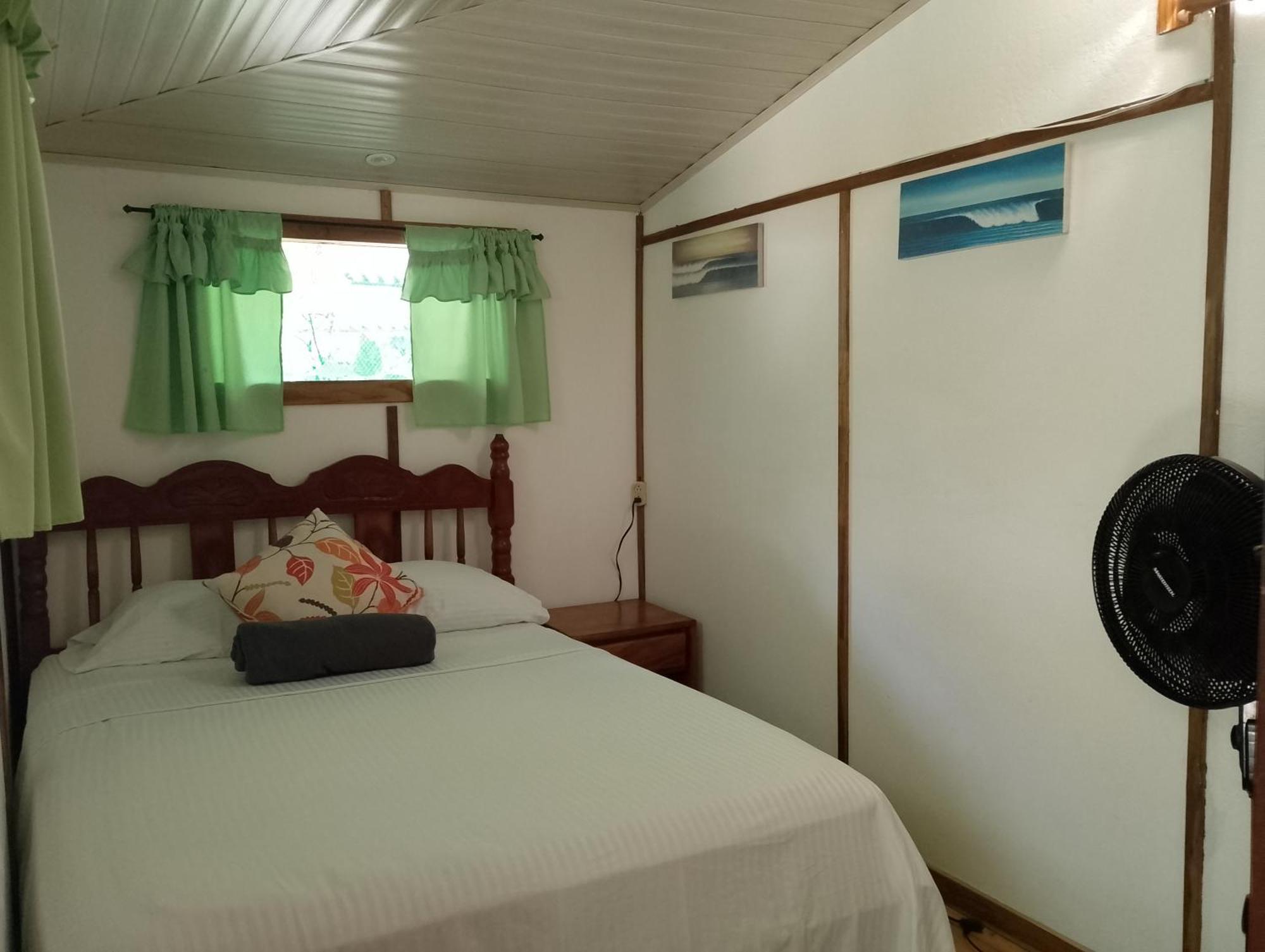 Mal Pais Surf Camp Hotel Playa Santa Teresa  Eksteriør billede