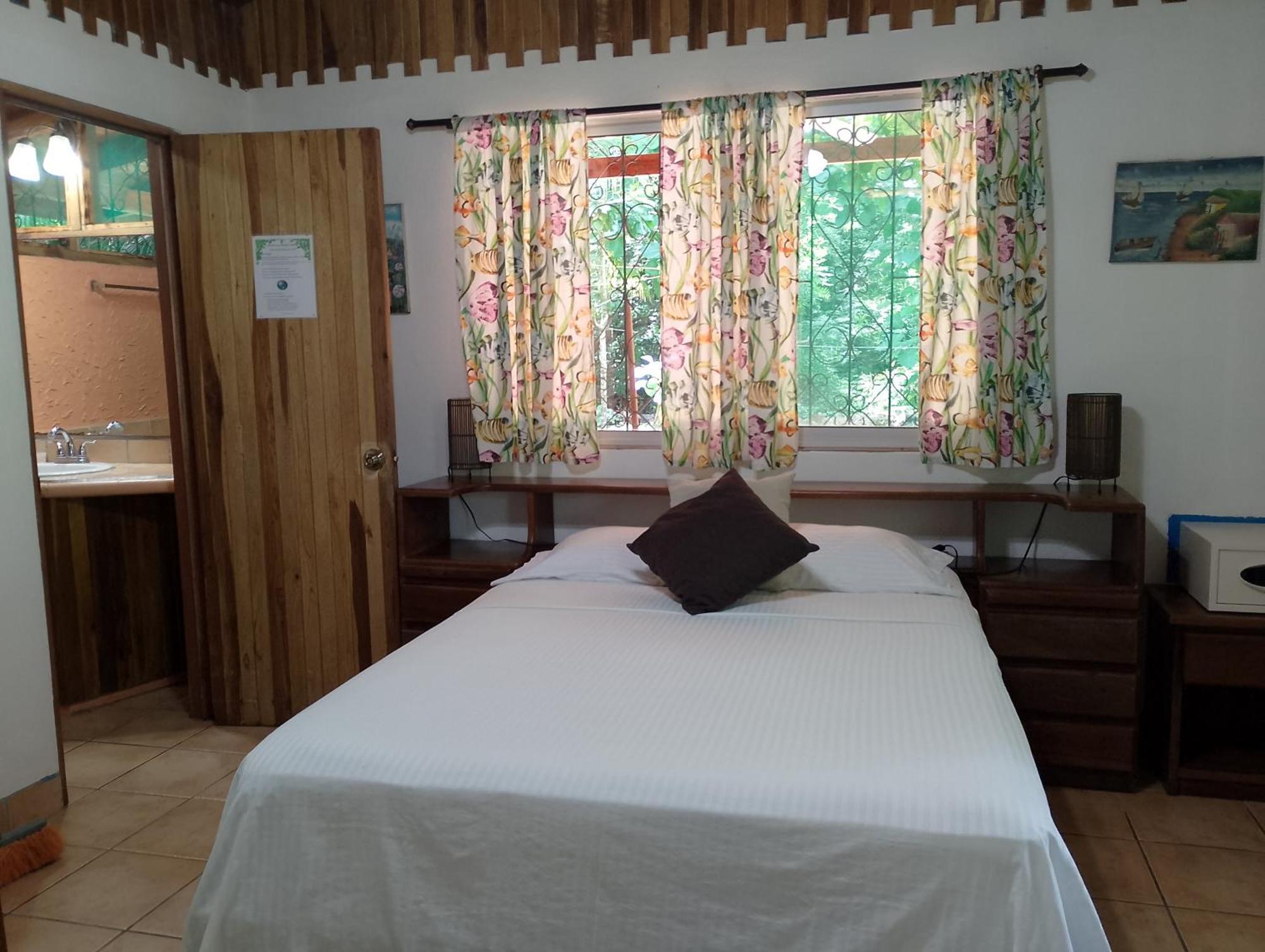 Mal Pais Surf Camp Hotel Playa Santa Teresa  Eksteriør billede