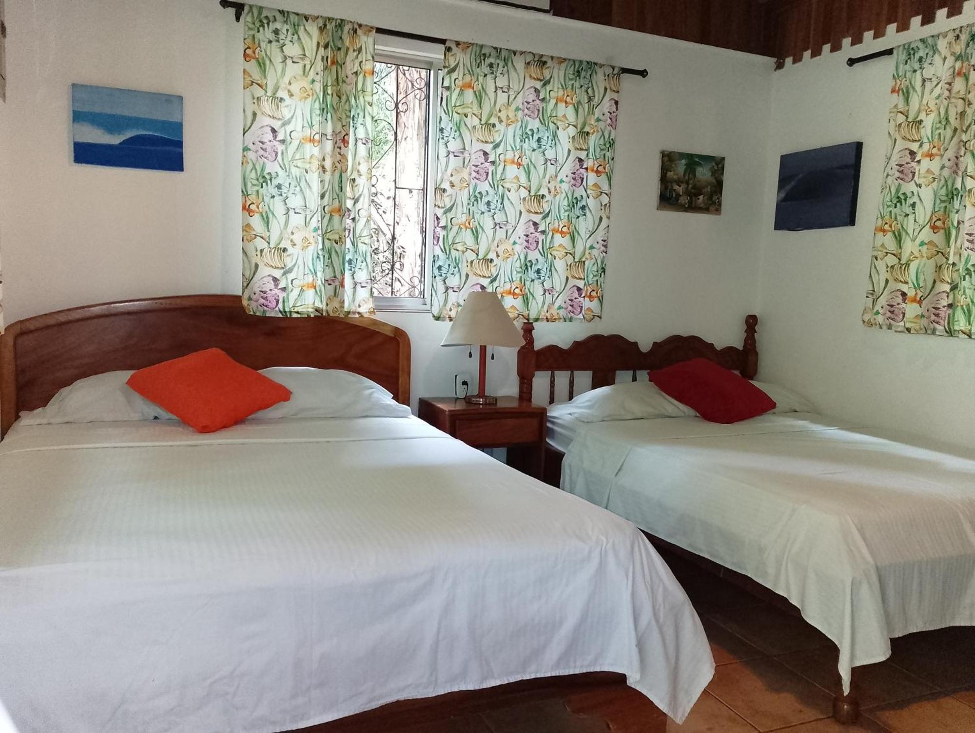 Mal Pais Surf Camp Hotel Playa Santa Teresa  Eksteriør billede