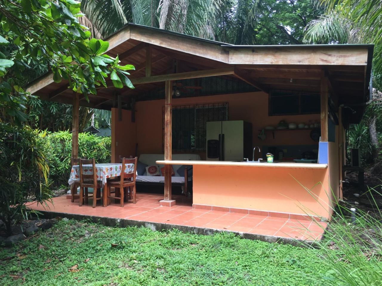 Mal Pais Surf Camp Hotel Playa Santa Teresa  Eksteriør billede